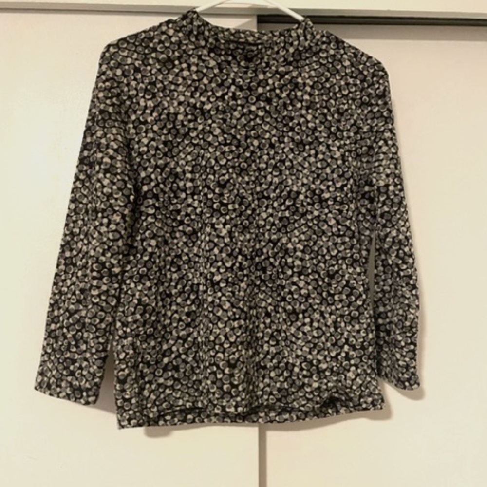 BLACK & WHITE 3/4 SLEEVE TURTLE NECK
